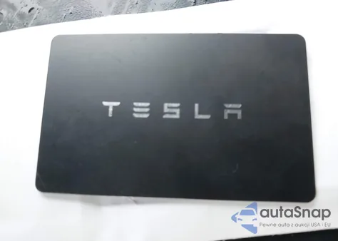 2023 Tesla Model Y Awd/Long Range Dual Motor All-Wheel Drive z USA, uszkodzony, nr VIN 7SAYGDEE2PA105631